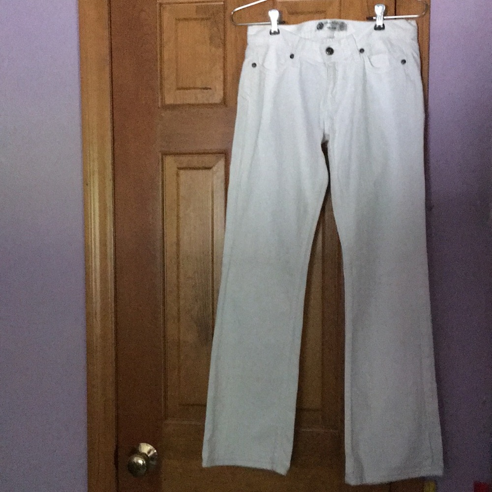 Stylish White Jeans!